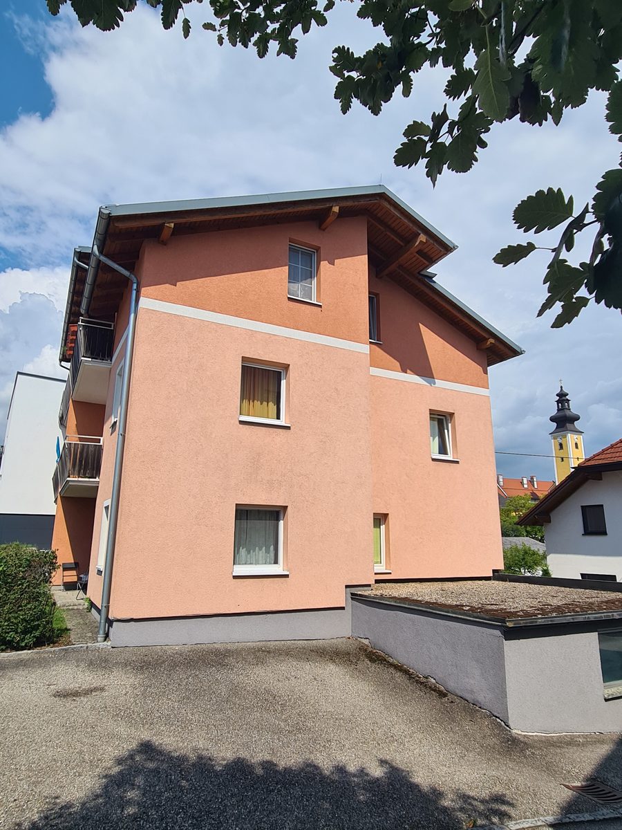 Arbinger Straße 3, Seite mit Kirchturm